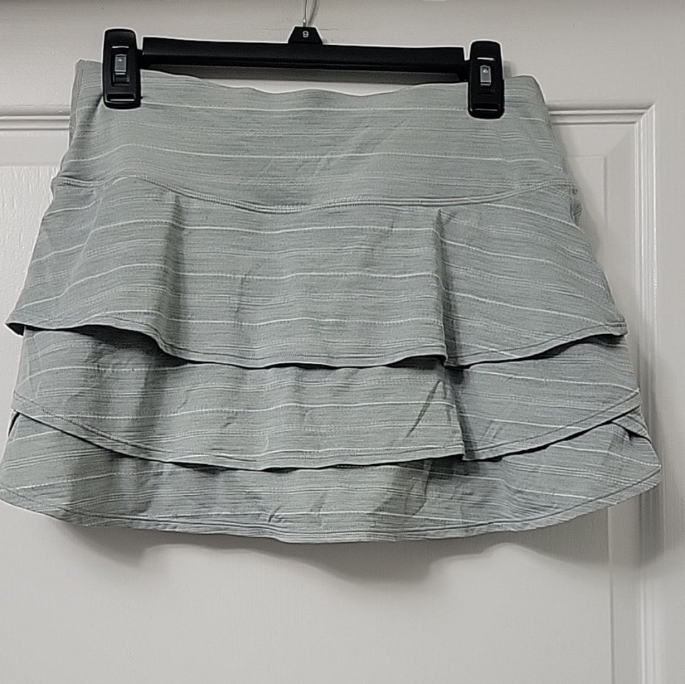 Athleta Swagger Gray Striped Ruffle Tiered Activewear Skort Skirt Med Pickleball
